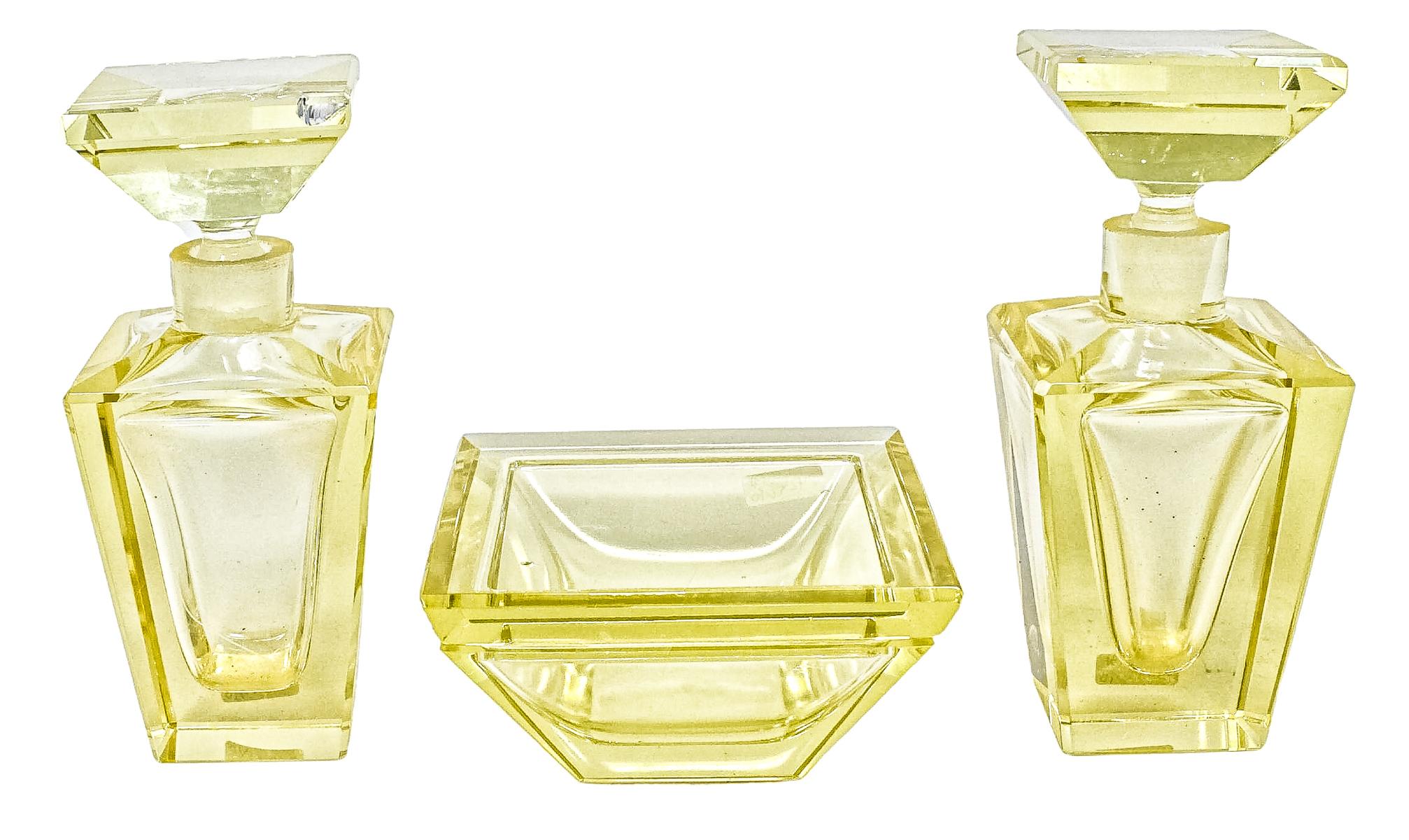 TRES PIEZAS DE TOCADOR EN CRISTAL AMARILLO
