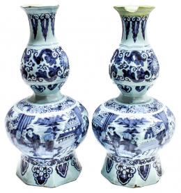 525 - PAREJA DE JARRONES DE DELFT S. XVIII-XIX