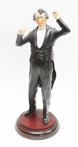 945 - FIGURA DE COLECCIÓN INGLESA "DIRECTOR DE ORQUESTA"