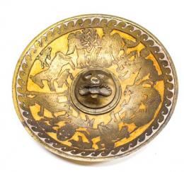 1367 - PLATO DECORATIVO EN METAL ESMALTADO