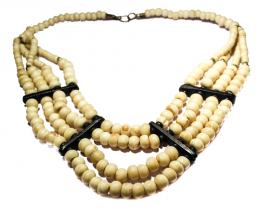 104 - COLLAR TRIBAL EN HUESO