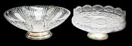 33 - DOS CENTROS DE MESA EN CRISTAL Y PLATA