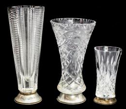 67 - TRES JARRONES EN CRISTAL Y PLATA