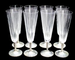 34 - CONJUNTO DE OCHO COPAS DE CAVA EN CRISTAL Y PLATA