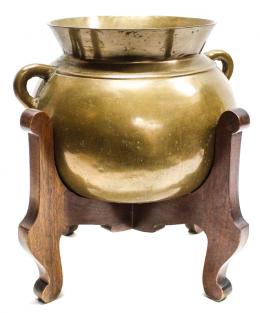 961 - OLLA EN BRONCE CON SOPORTE