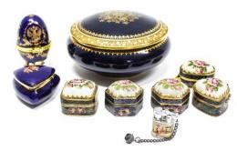 467 - COLECCIÓN DE OCHO CAJITAS PASTILLERO Y ENCENDEDOR EN MINIATU