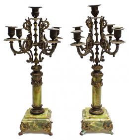 963 - PAREJA DE CANDELABROS EN ÓNICE