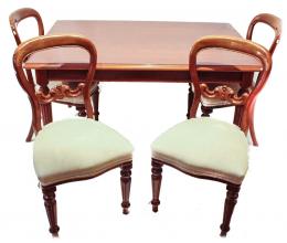 354 - MESA Y CUATRO SILLAS DE ESTILO INGLÉS.NO VENDER