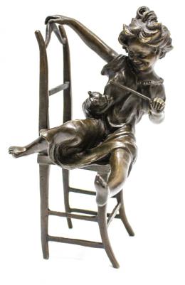 844 - FIGURA EN BRONCE "NIÑA SOBRE UNA SILLA"