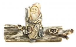 428 - FIGURA ORIENTAL EN HUESO