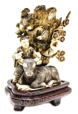 427 - FIGURA EN MARFIL DE MAMUT