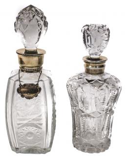 32 - DOS BOTELLAS LICORERAS