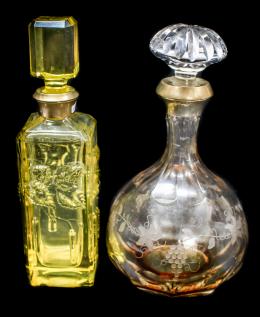 10 - DOS BOTELLAS LICORERAS EN CRISTAL Y PLATA