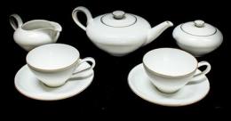 566 - JUEGO DE TÉ Y PASTAS EN PORCELANA ALEMANA. MEDIADOS S. XX