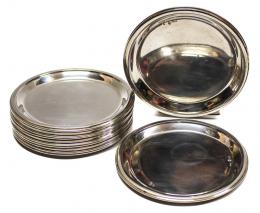 747 - DOCE PLATOS DE PLATA PARA PAN