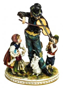 530 - GRUPO EN PORCELANA CAPODIMONTE