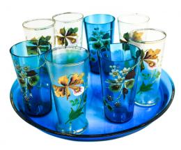31 - CONJUNTO DE 8 VASOS CON BANDEJA