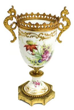 507 - COPA EN PORCELANA EUROPEA