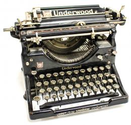1051 - MÁQUINA DE ESCRIBIR UNDERWOOD