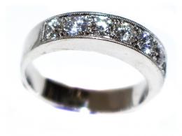 89 - ANILLO CON BRILLANTES