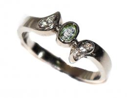 100 - ANILLO EN PLATA CON ESMERALDA