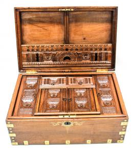 927 - CAJA COMPATRIMENTADA PRINCIPIOS DEL SIGLO XX