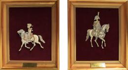 907 - "SOLDADOS" DOS BAJORELIEVE EN HUESO