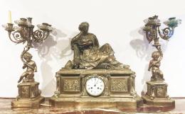 827 - RELOJ FRANCES CON GUARNICION FLES S.XIX