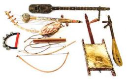 1182 - COLECCIÓN DE SIETE INSTRUMENTOS MUSICALES