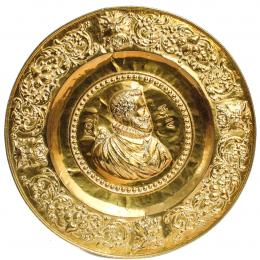 943 - PLATO DECORATIVOS EN METAL DORADO