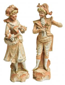 486 - PAREJA DE FIGURAS EN BISCUIT PRIMER TERCIO DEL SIGLO XX