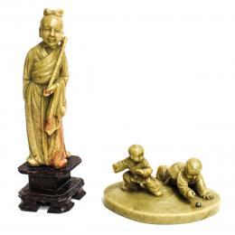 496 - DOS FIGURAS CHINAS EN PIEDRA JABÓN