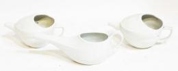 796 - TRES RECIPIENTES DE PORCELANA