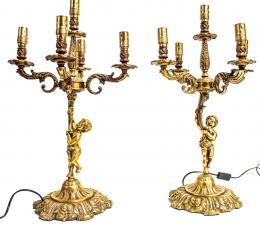 1417 - PAREJA DE CANDELABROS EN BRONCE DE MEDIADOS DEL SIGLO XX
