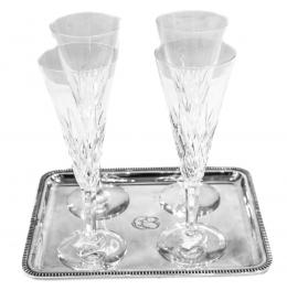 832 - SALVILLA EN PLATA CON CUATRO COPAS DE CAVA EN CRISTAL