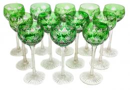 31 - CONJUNTO DE COPAS DE VINO TALLADAS
