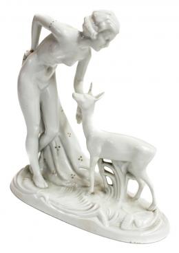 482 - FIGURA ART DECÓ EN PORCELANA