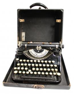 1026 - MÁQUINA DE ESCRIBIR "UNDERWOOD"