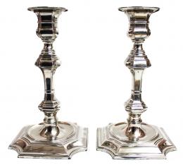 825 - PAREJA DE CANDELEROS EN PLATA