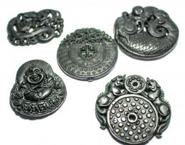 408 - CINCO AMULETOS DE JADE
