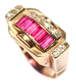 87 - ANILLO CHEVALIERE AÑOS 40 CON RUBIS