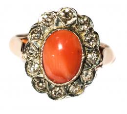 101 - ANILLO ROSETÓN CON CORAL DE LOS AÑOS 40