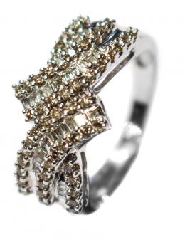 91 - ANILLO CON DIAMANTES