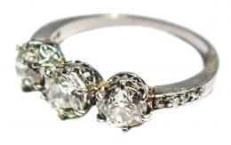 106 - ANILLO TRESILLO CON BRILLANTES