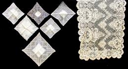 890 - MANTILLA DE ENCAJE Y PAÑUELOS