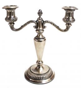 828 - PEQUEÑO CANDELABRO EN PLATA