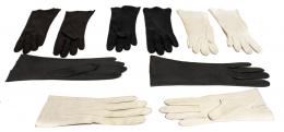830 - CINCO PARES DE GUANTES DE SEÑORA. MEDIADOS S.XX