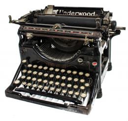905 - MAQUINA DE ESCRIBIR "UNDERWOOD"