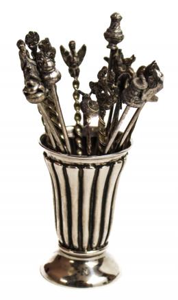 772 - CONJUNTO DE PINCHOS PARA APERITIVO EN PLATA