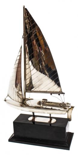 739 - BARCO VELERO EN PLATA